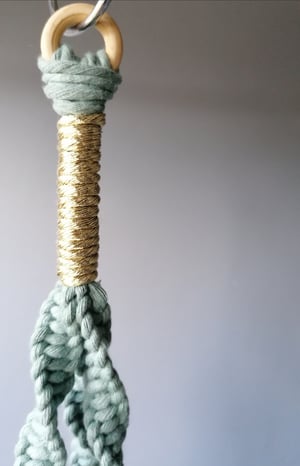 Macramé plant hanger in sage green colour ( laurel) 