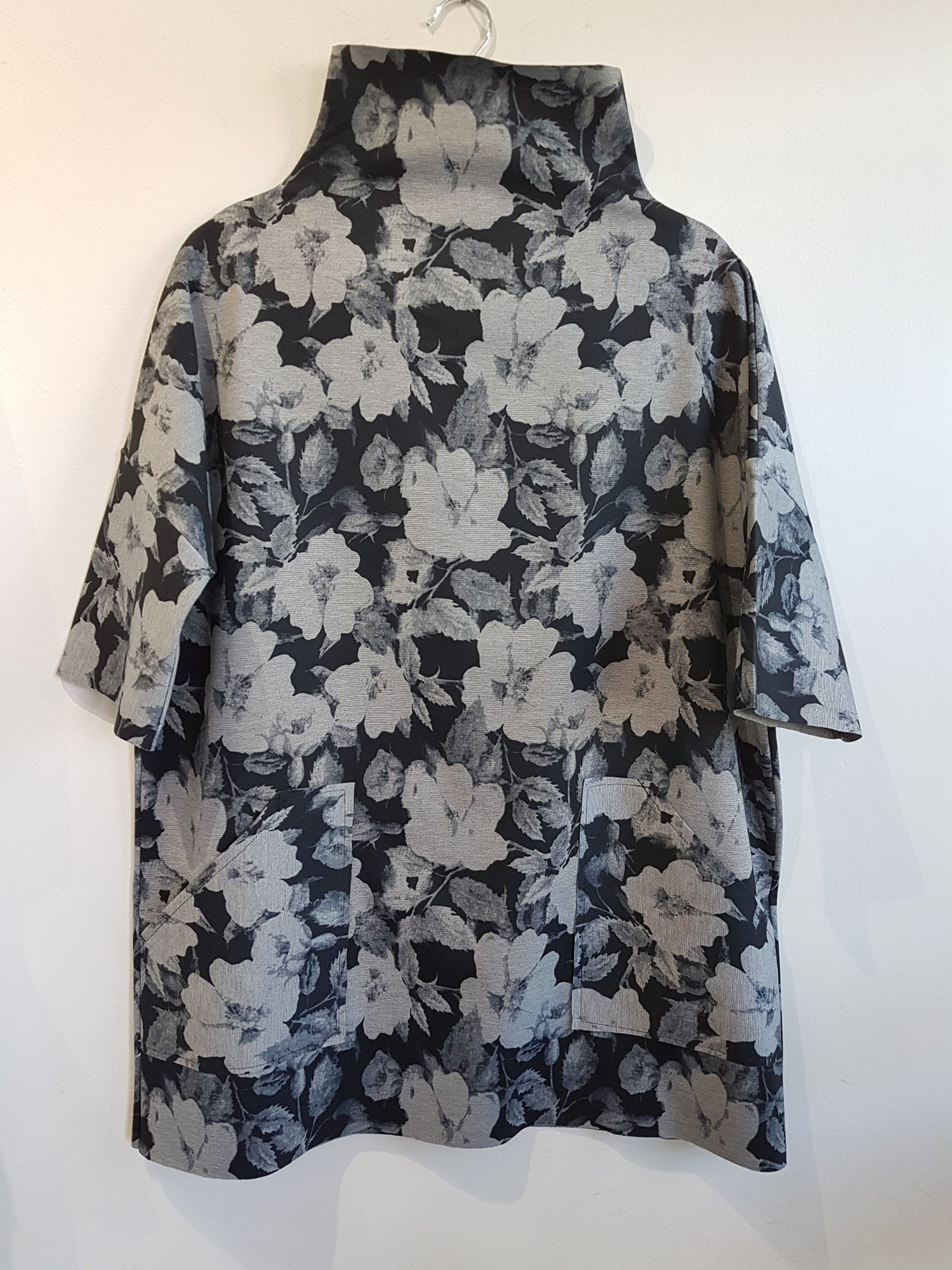 Image of scuba tunic, grey/black