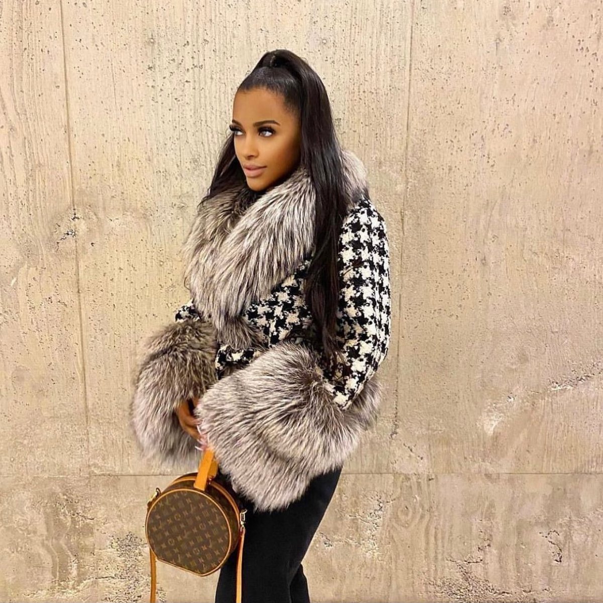 27869CA2-9D80-41B3-B201-