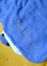 Image 1 of Couverture bleue & pois dorés bébé