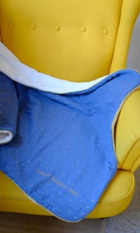 Image 4 of Couverture bleue & pois dorés bébé