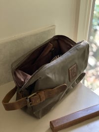 WAXED CANVAS TOILETRY BAG