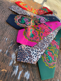 Image 5 of GRAVATA LEOPARDO. Feita a man.