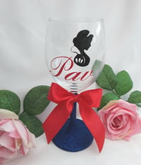 Image 2 of Personalised Snow White glitter wine glass, Snow White gift, Snow White wine glass