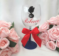 Image 3 of Personalised Snow White glitter wine glass, Snow White gift, Snow White wine glass