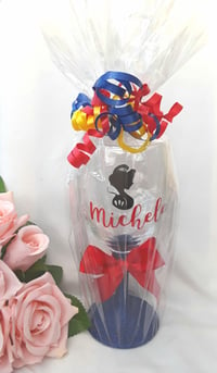 Image 1 of Personalised Snow White glitter wine glass, Snow White gift, Snow White wine glass