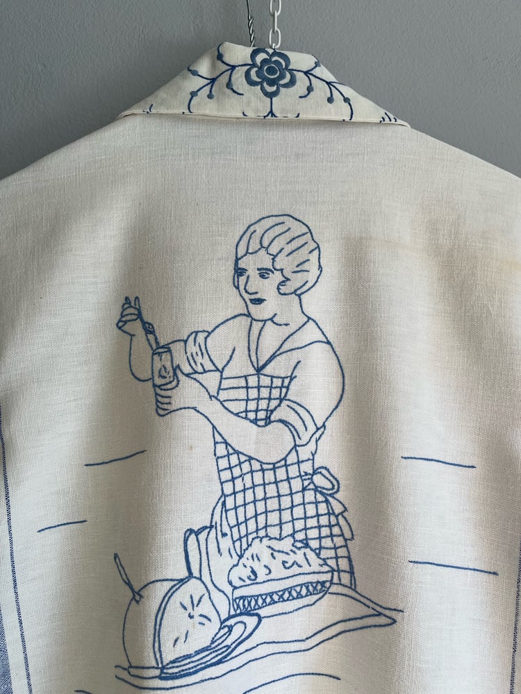 Image of Skjorte med blå broderier (s/m)