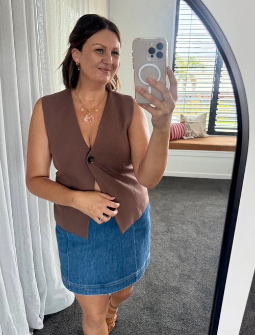 Image of Brown scallop shell necklace