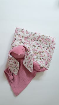 Image 3 of Couverture rose fleurs du Japon Bébé