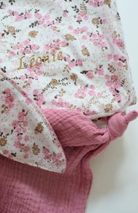 Image 5 of Couverture rose fleurs du Japon Bébé