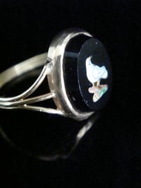 Image 2 of Stunning Victorian 18ct yellow gold dove micro mosaic ring