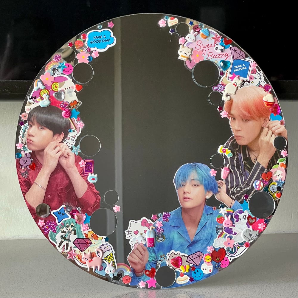 Image of bts maknae line decorated mirror (original)