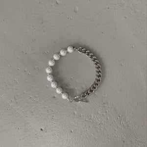 Image of ARMO - Pearl + Chain Single Bracelet (8mm) 