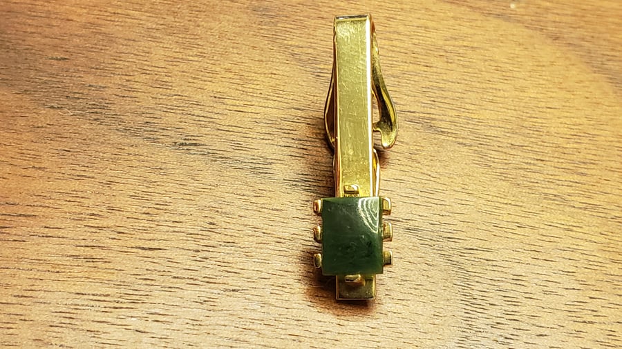 Image of Vintage gold tone tie clip with Jade decoration by Swank
