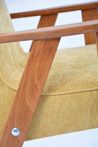 Image 5 of Fauteuil type 366 jaune pale