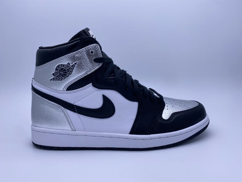 Image of WMNS AIR JORDAN 1 HIGH OG "SILVER TOE"