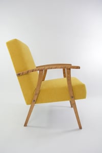 Image 2 of Fauteuil courbé jaune