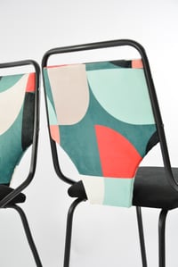 Image 4 of Chaises noires PoP CoLo