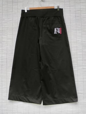 Image of Black Sateen 4/5 Linea pants