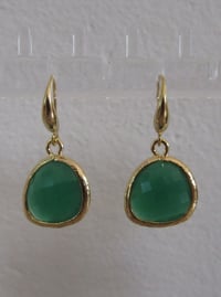 Image 1 of Kate Middleton Duchess of Cambridge Queen Letizia Green Onyx Yellow Gold Drop Earring & Necklace Set