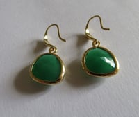 Image 3 of Kate Middleton Duchess of Cambridge Queen Letizia Green Onyx Yellow Gold Drop Earring & Necklace Set