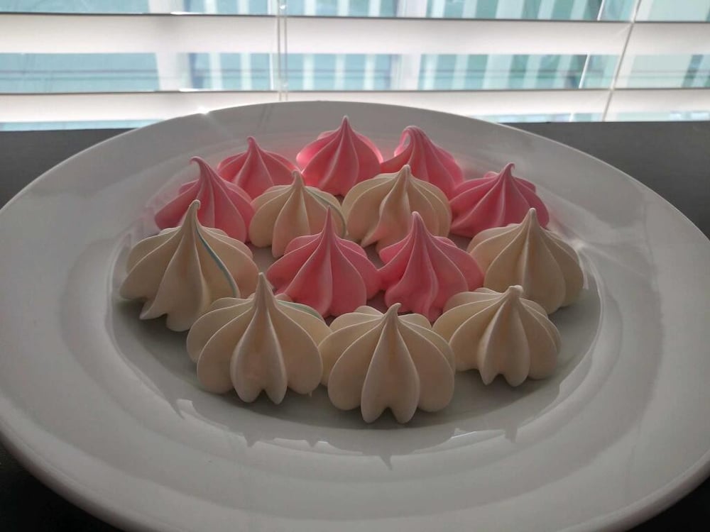 Image of Meringue Kisses Cookies -1 dozen white