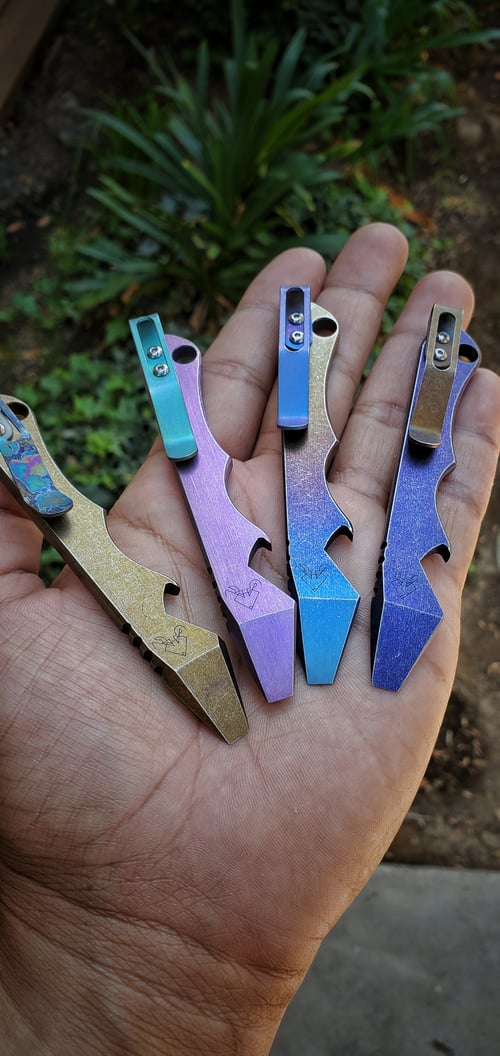 Image of The Studio Pocket Pry