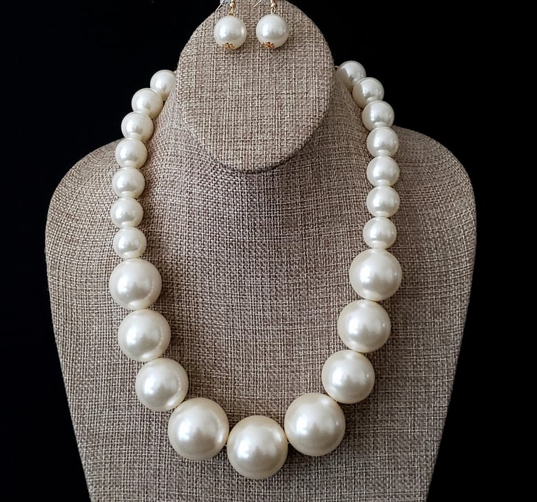 Image of Off White Pearl Ball Necklace Set 