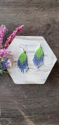 Periwinkle ombre pearl drop seed bead fringe