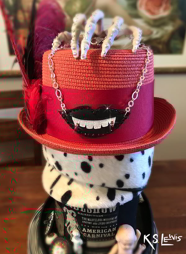 Black Vampire necklace