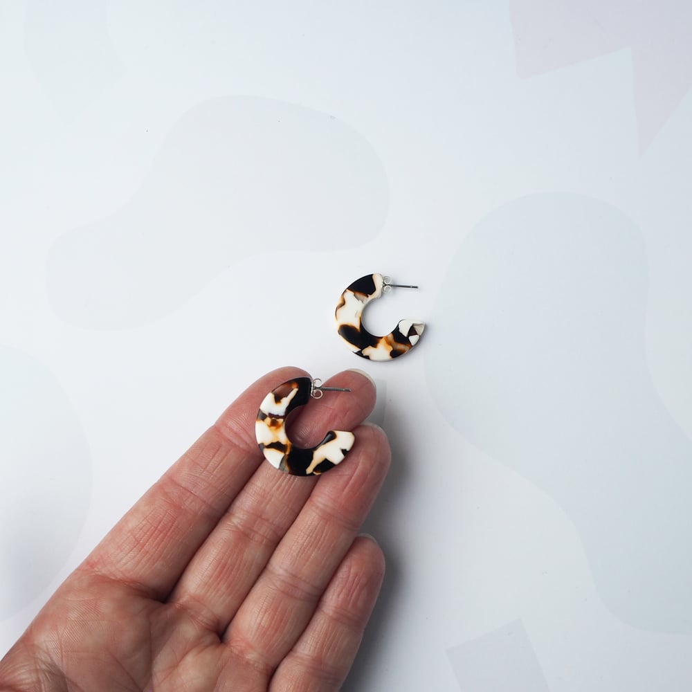Image of *NEW* Umber Mini Hoop Earrings