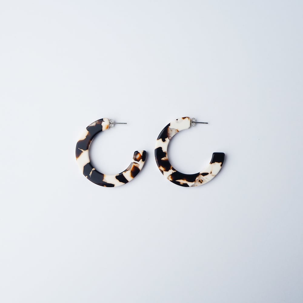 Image of *NEW* Umber Midi Hoop Earrings