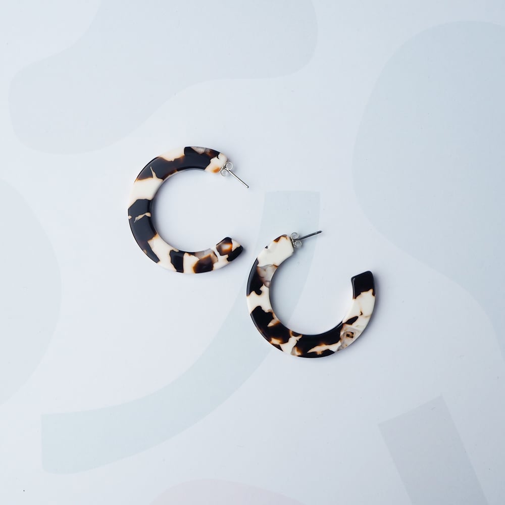 Image of *NEW* Umber Midi Hoop Earrings