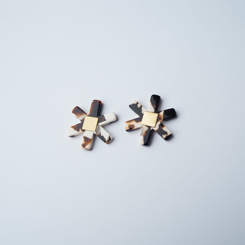 Image of *NEW* Umber Floral Stud Earrings