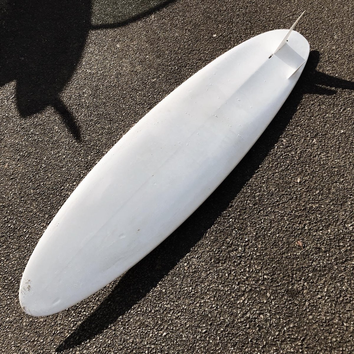 Displacement hull deals surfboard