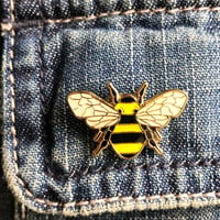 ENAMEL BEE PIN BADGE WITH GOLD OUTLINE 