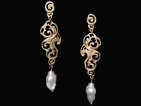 Image 5 of NUAGES BAROQUE Big Earring with Drop Pearl 