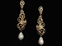 Image 4 of NUAGES BAROQUE Big Earring with Drop Pearl 
