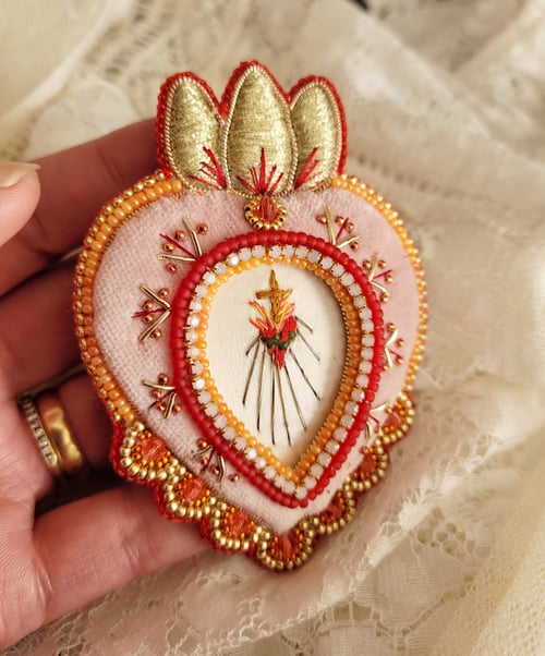 Image of Broche EX VOTO " il était une fois "