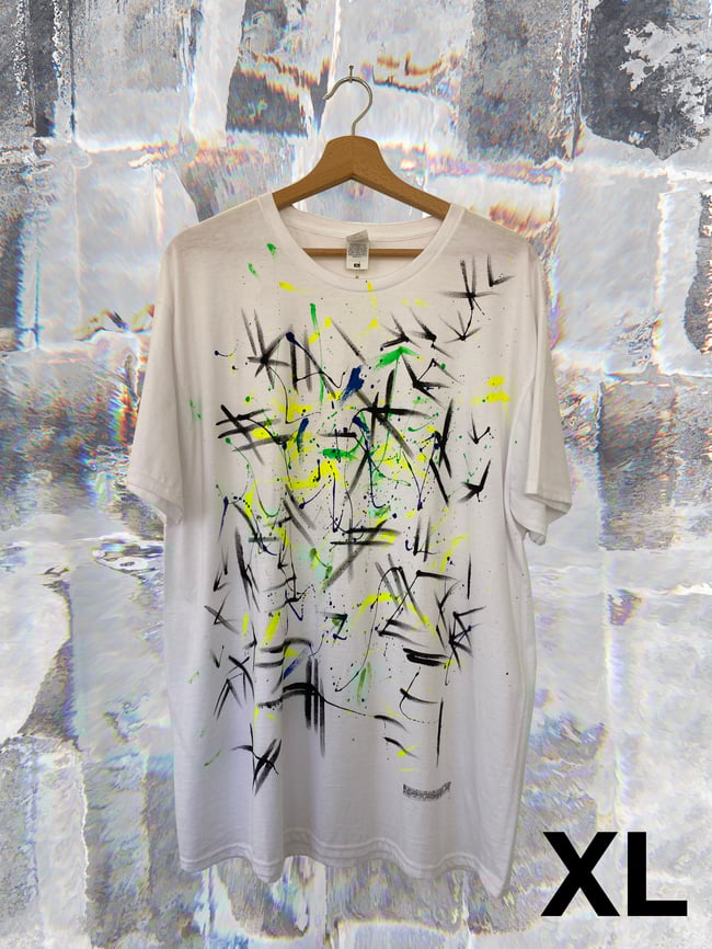 MOVEMENTS white tshirt