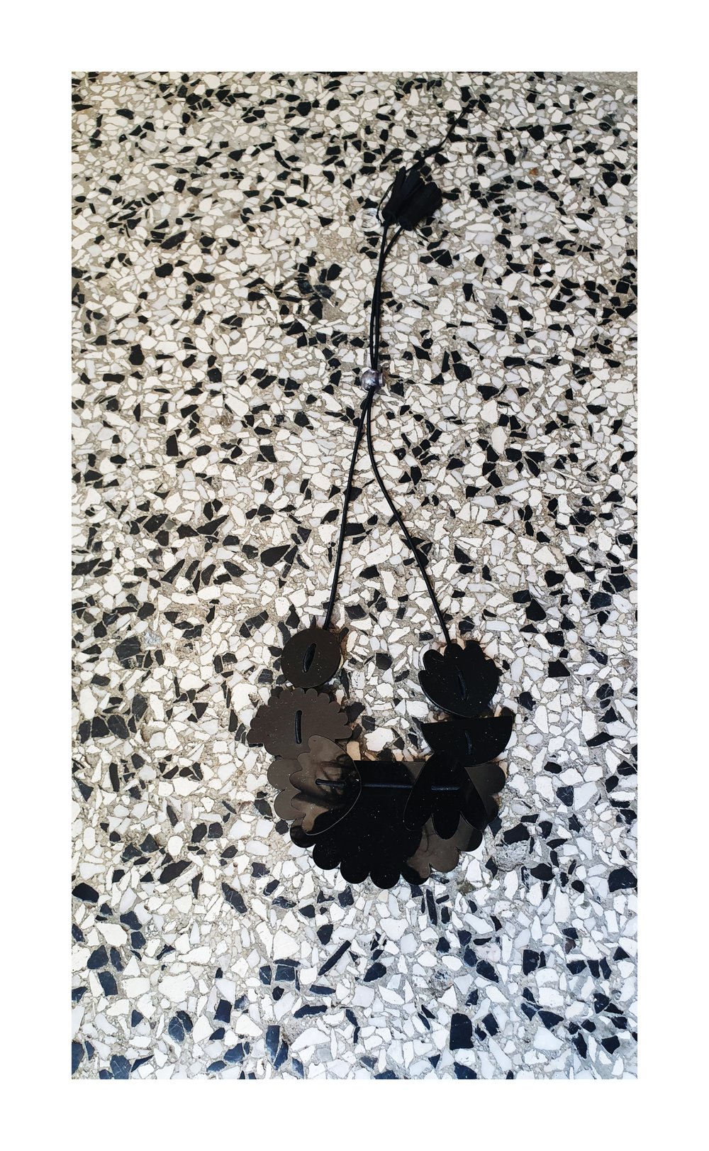 ogrlica p l e k s i ROŽA.11 // necklace p l e x i g l a s s FLOWER.11
