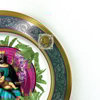 Image 3 of Queen of the apes - Fine China Plate - #0788