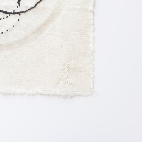 Image of Broderie abstraite n°26 - pièce d'étude en trois dimensions avec perles et tubes.
