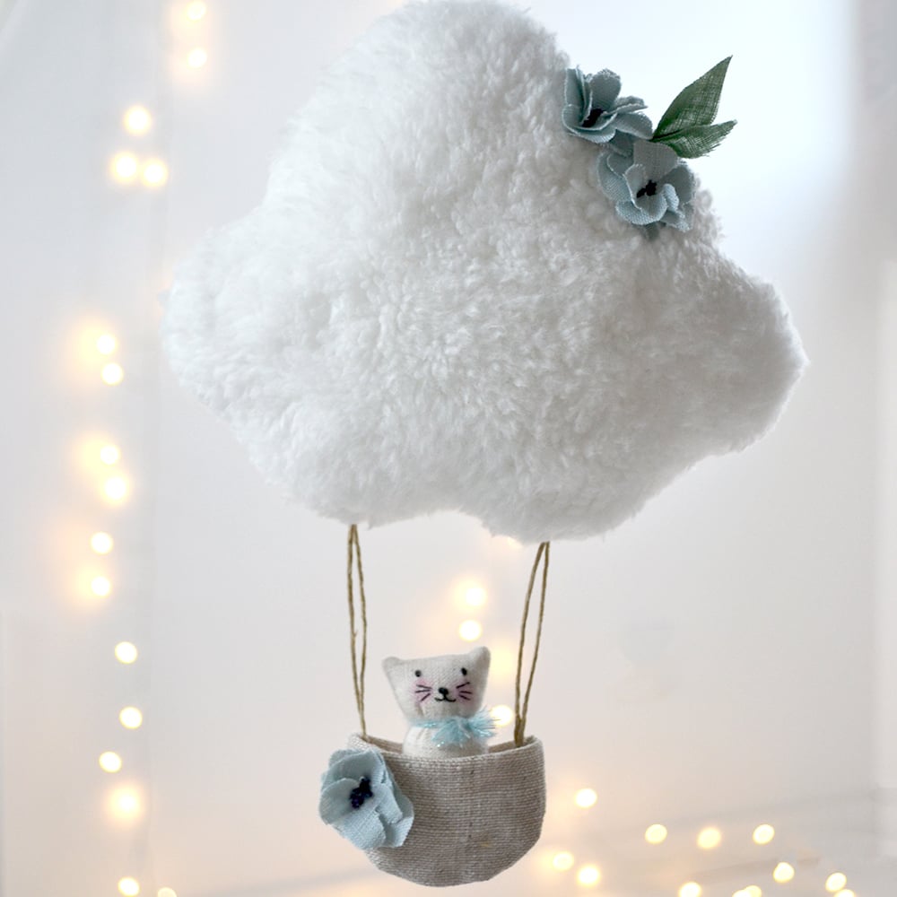 Image of Petit chat en montgolfière