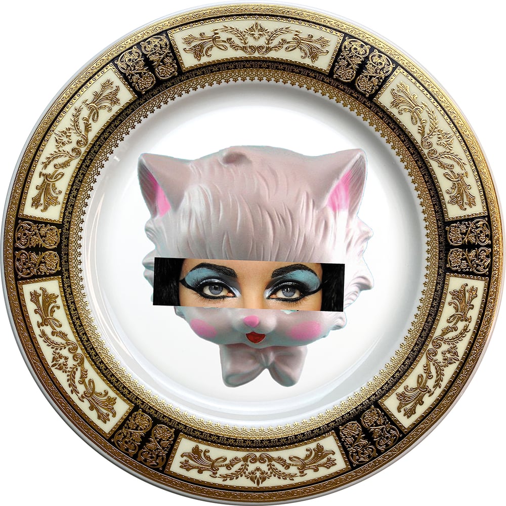 Image of Eyeconic - Elizabeth Taylor Kitsch Face - Fine China Plate - #0740