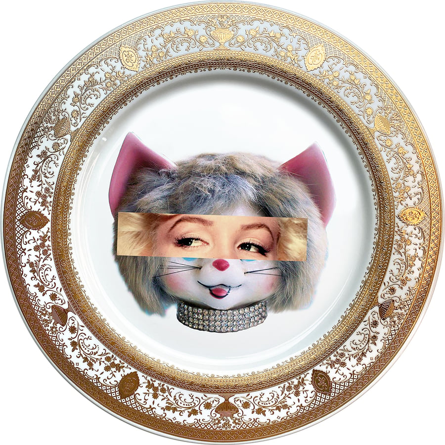 Image of Eyeconic - Marilyn Monroe Kitsch Face - Large Fine China Plate - #0743