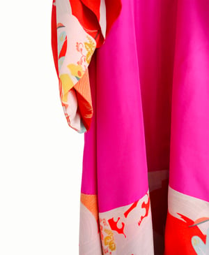 Image of Rød kimono af silke med geo-fyretræs motiv - vendbar