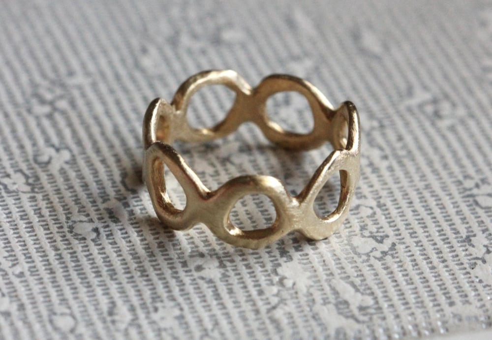 Image of Organic gold ring. 18k. Étienne