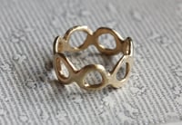Image 2 of Organic gold ring. 18k. Étienne