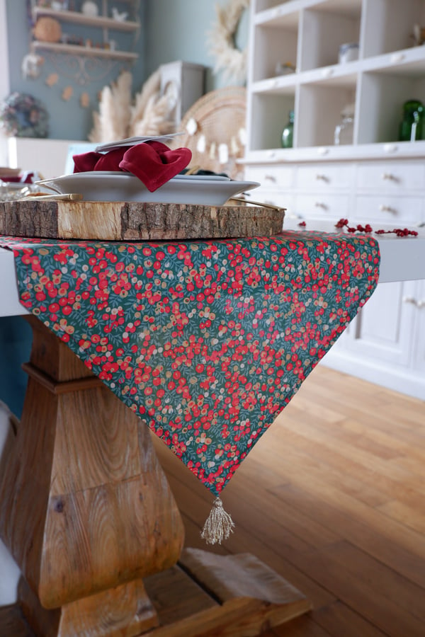 Image of Chemin de table en liberty wiltshire noel